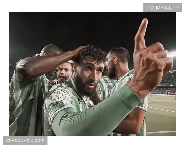 官方：贝蒂斯中场核心费基尔膝盖手术成功，预计伤缺八个月